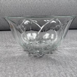 Vintage 10" Diameter  Clear  Pressed Glass  Serving Bowl 5" Deep Tulip USA